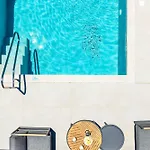 Zen Koan Βίλα Κολύμπια